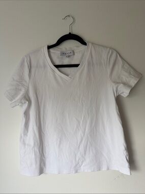 Nu-in White V-Neck Short Sleeve Top